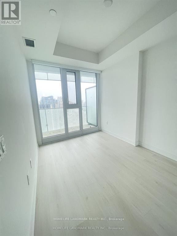 Photo du bâtiment - 3900-3900 Confederation Pkwy