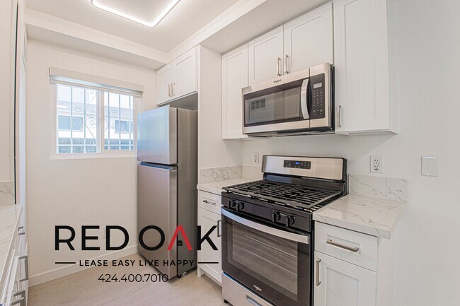 Foto del edificio - 912 N Ridgewood Pl