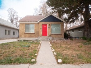 Building Photo - 382 400 S