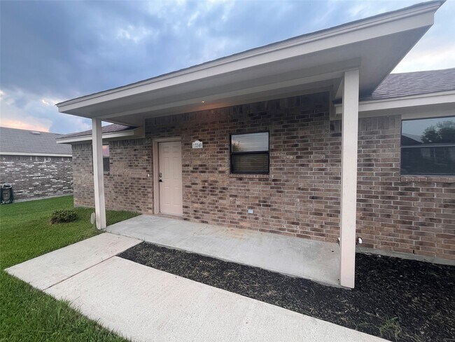 Building Photo - 13340 Miller Ln