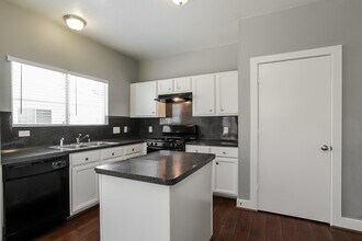 Building Photo - 419 Laurel Sage Dr