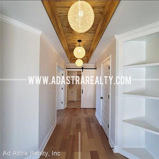 Foto del edificio - 4 br, 3.5 bath House - 18828 Oakmont St.,
