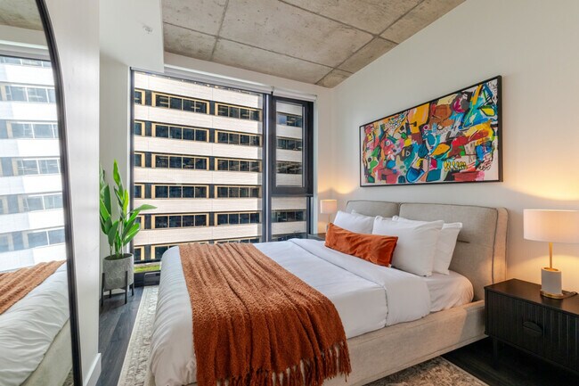 Building Photo - 292 Rue Sainte-Catherine Ouest