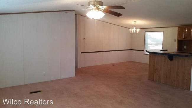 Building Photo - 1421 Robyn Dr