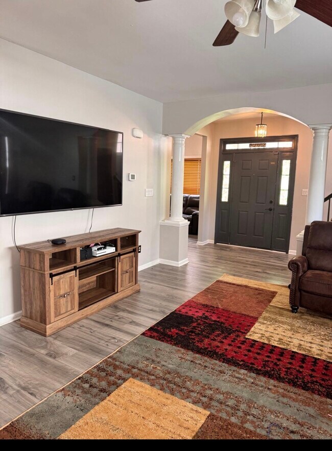 Building Photo - 5519 Southern Cross Ave