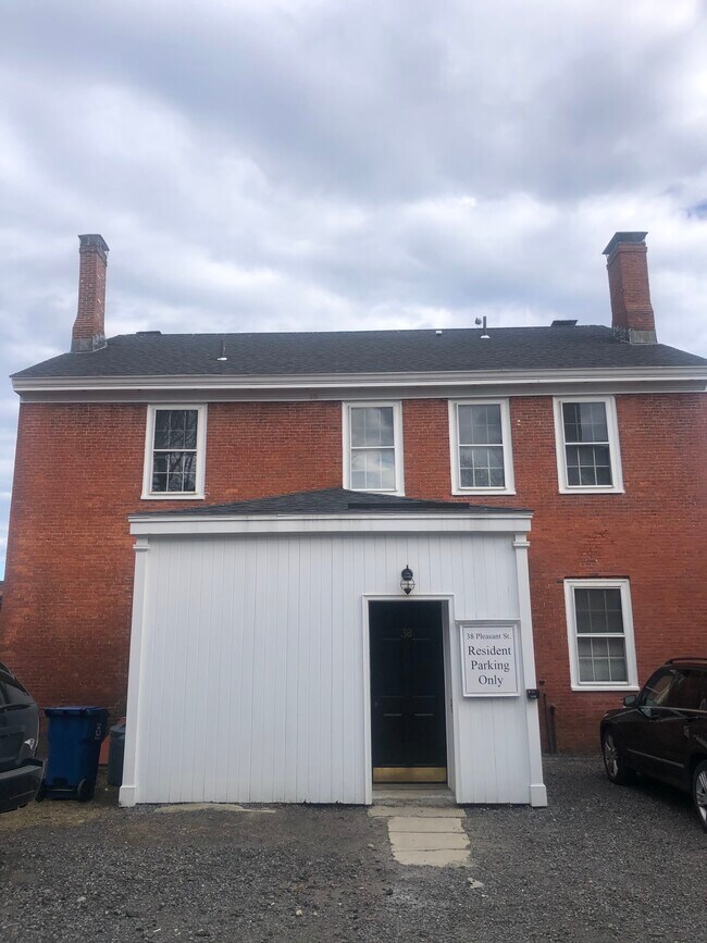 Building Photo - 38 Pleasant St