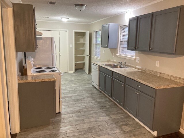 Building Photo - 105 Berkshire Cir