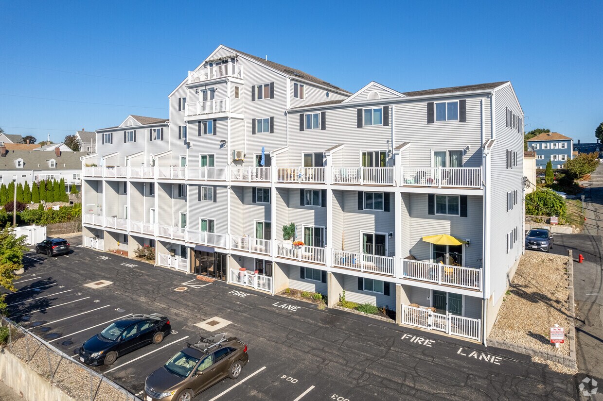 Summit Avenue Condominiums Apartments in Beverly, MA