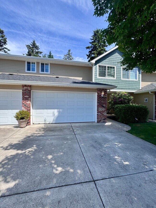 Foto del edificio - EZ living, Private Townhome setting Central Vancouver