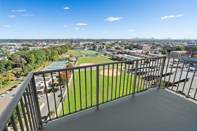 Foto del edificio - 160 Overlook Ave
