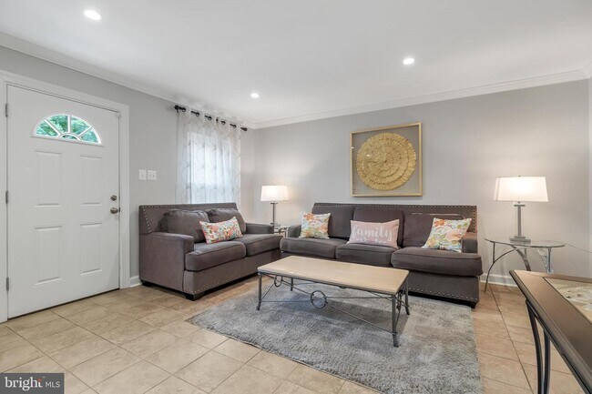 Foto del edificio - 305 E Dartmouth Dr