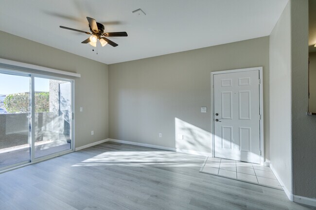 Foto del edificio - 6650 W Warm Springs Rd