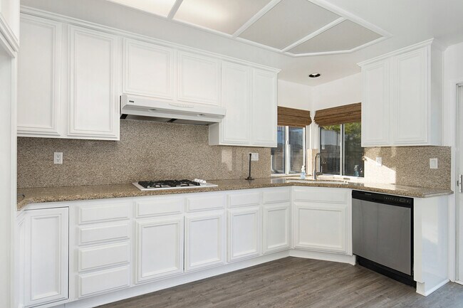 Granite kitchen Counters - 29282 Canary Ct