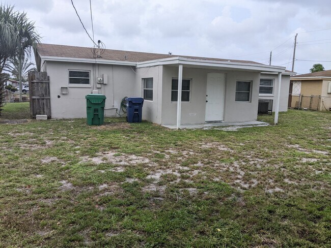 Foto del edificio - 3330 NW 14th St