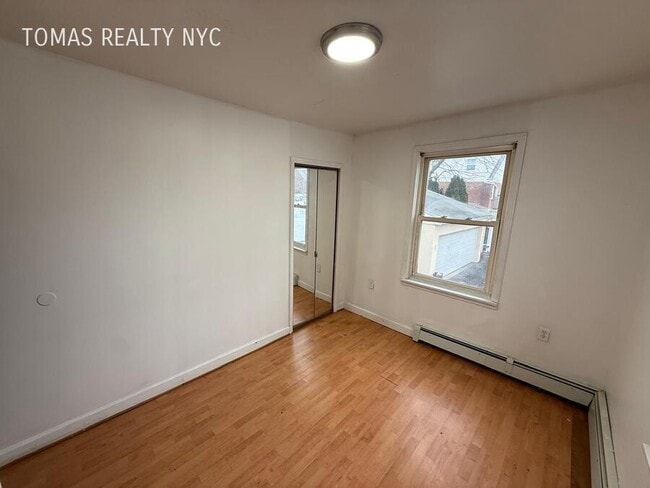 Building Photo - 83 Maple Pl