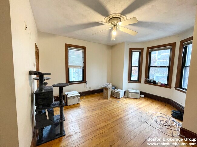 Foto del edificio - 1568 Tremont St
