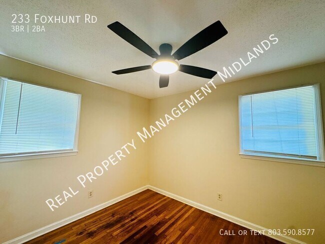 Foto del edificio - 233 Foxhunt Rd