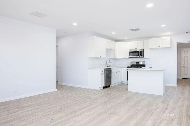 Building Photo - 341 S Gordon St