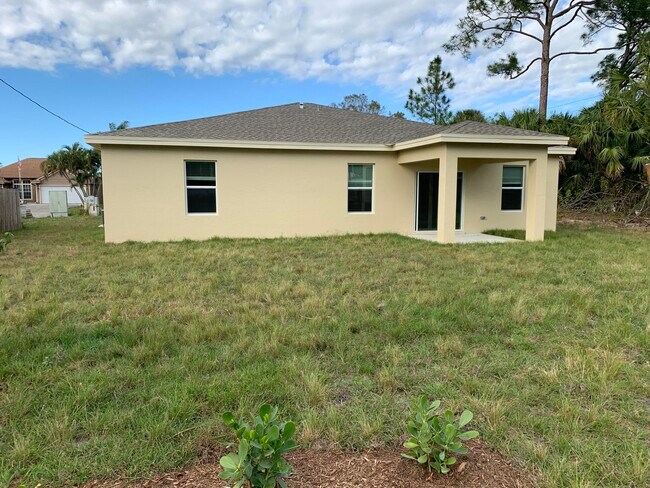 Building Photo - 1350 SW Lawndale Ave