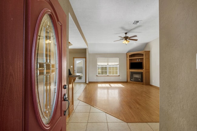 Building Photo - 1202 Hershel Dr