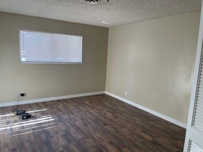Foto del edificio - 2343 W Avenue K