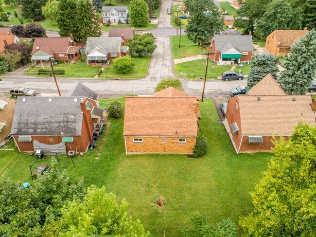 Foto del edificio - AVAILABLE AUGUST 1ST! DON'T MISS THIS BEAUTIFUL 3 BEDROOM IN WEST MIFFLIN!