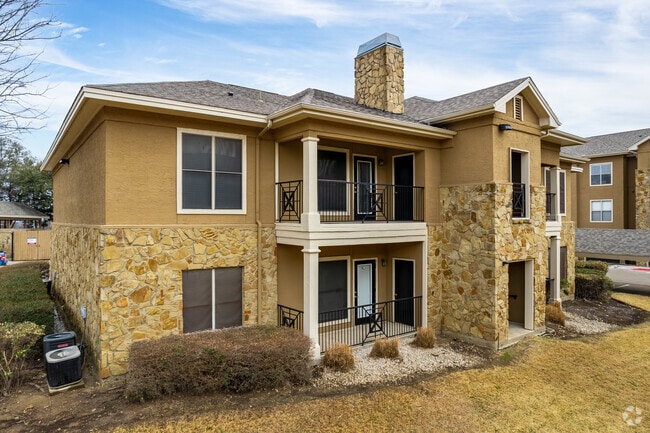 Building Photo - El Lago