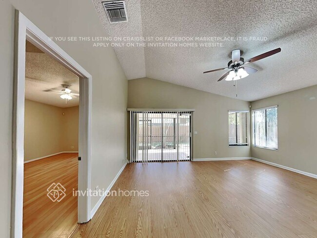 Foto del edificio - 1930 NW 39th Ave