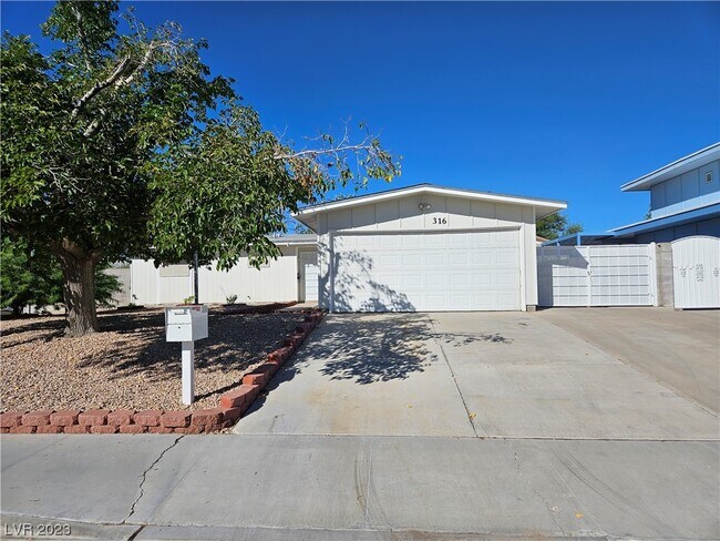 Building Photo - 316 Redstone St