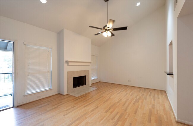 Building Photo - 1100 Augusta Dr