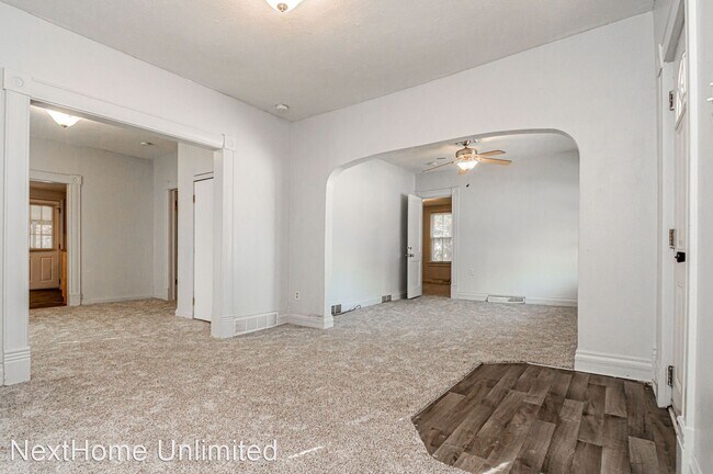 Building Photo - 3 br, 1 bath House - 823 W. 11th