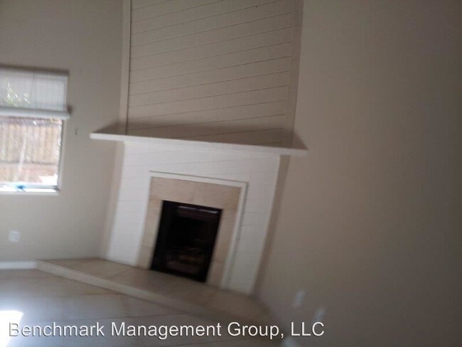 Building Photo - 909 Robinhood Ct