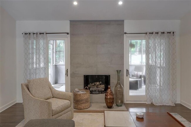 Foto del edificio - 392 Greenfield Ct