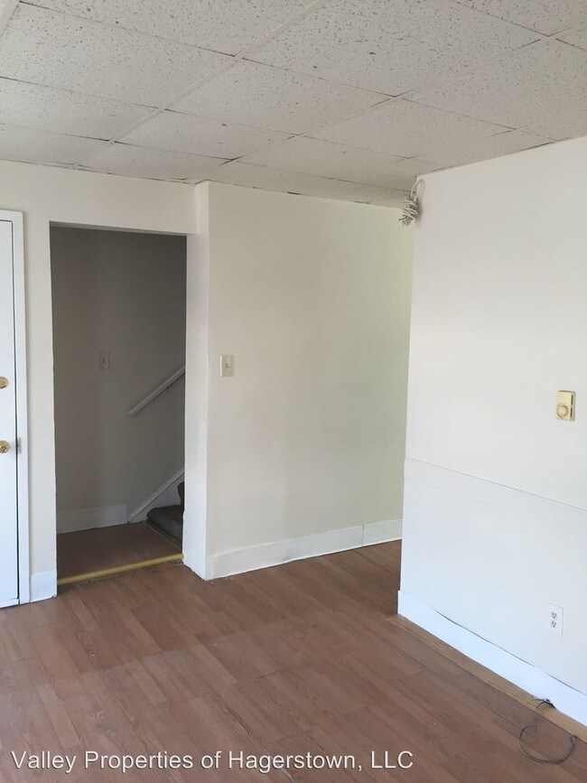 Building Photo - 136 N Potomac St