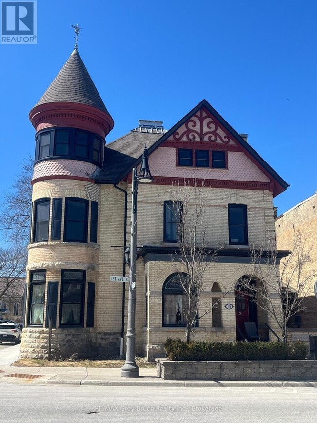 Building Photo - 106 1st Ave S