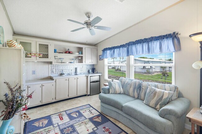 Foto del edificio - Furnished 2BR/2BA Home in Jamaica Bay Vill...