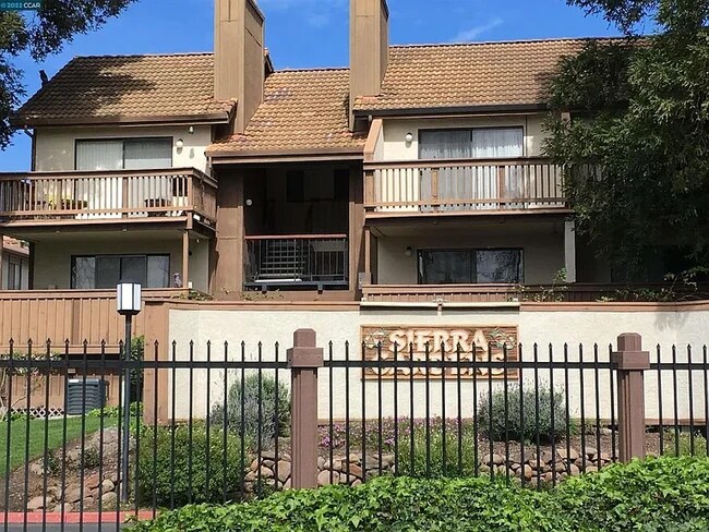 Building Photo - 2055 Sierra Rd