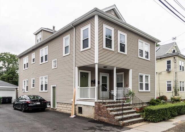 Building Photo - 137 Evans St