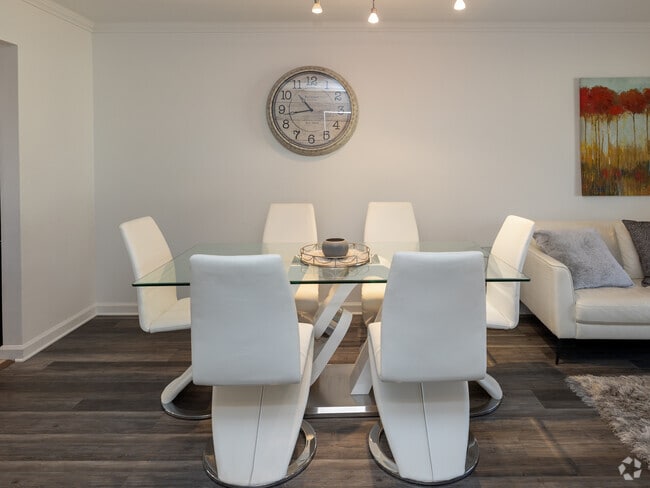 2BR, 1.5BA-940SF-Dining room - Hickory Plantation