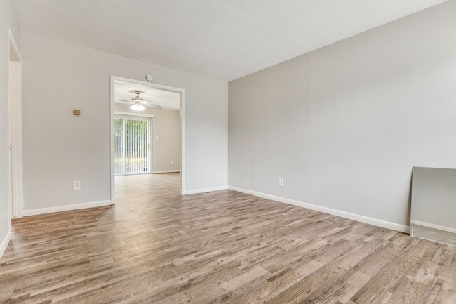 Foto del edificio - 404 Darlene Ln