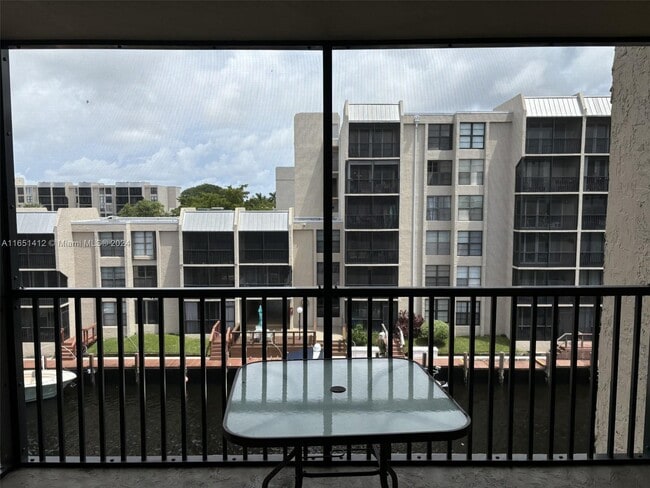 Building Photo - 12 Royal Palm Way