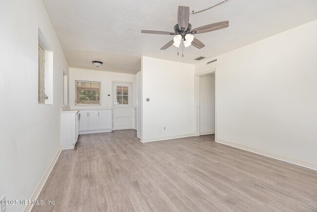 Foto del edificio - 6022 Sudbury Ave
