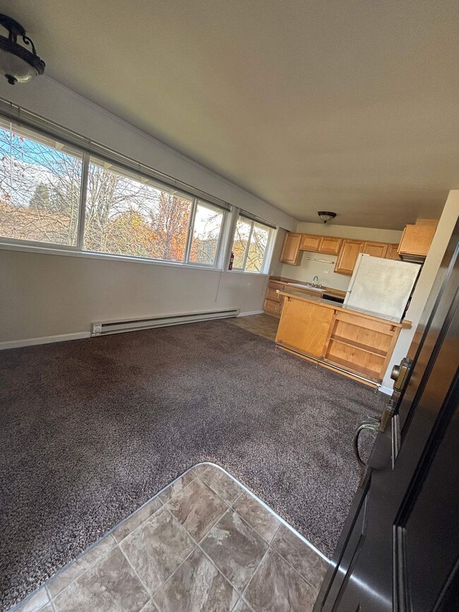 Building Photo - Eugene Spacious 1 Bed 1 Bath, Condo, Comin...