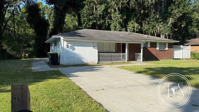 Building Photo - Charming 3-bedrooms/1-bath home in LaRoche Park