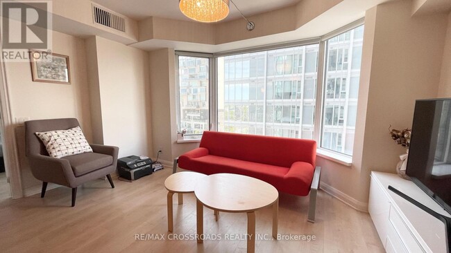 Photo du bâtiment - 155-2155 Yorkville Ave