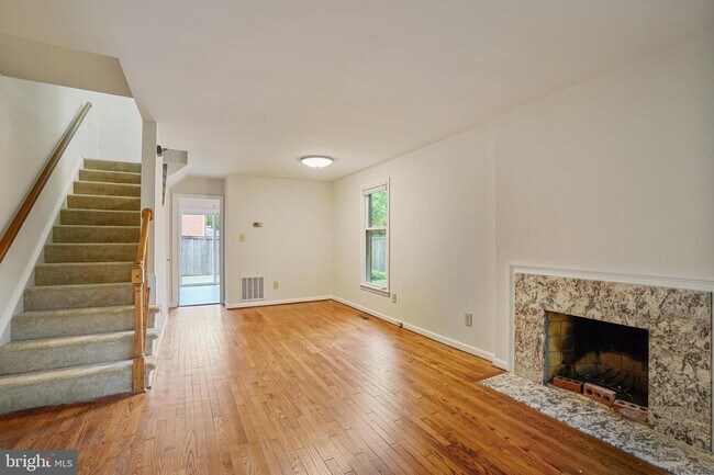 Foto del edificio - 542 Colecroft Ct