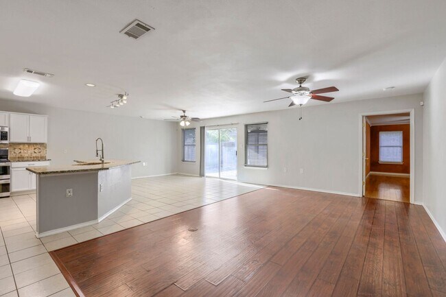Building Photo - 5727 Spring Height