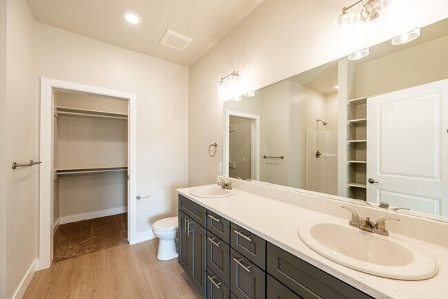 Foto del edificio - BRAND NEW! 2 BED/ 2BATH!