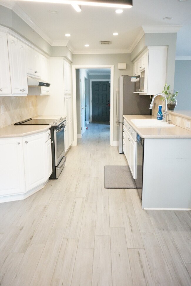 Foto del edificio - 6607 Apple Valley Ln