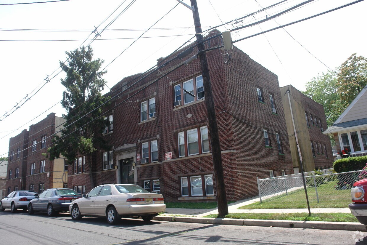 Building Photo - 1017 Chandler Ave